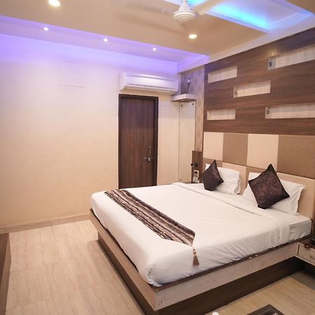 Hotel Rajkamal Near Varanasi Railway Station Exteriör bild