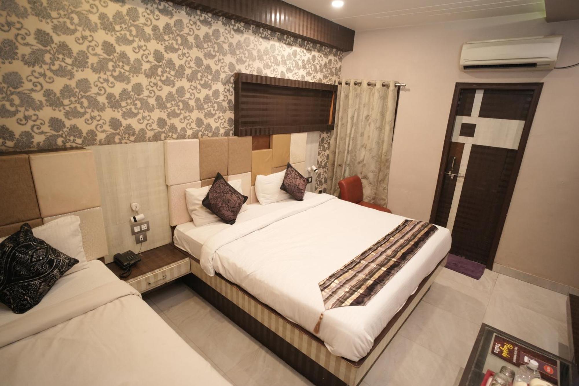 Hotel Rajkamal Near Varanasi Railway Station Exteriör bild