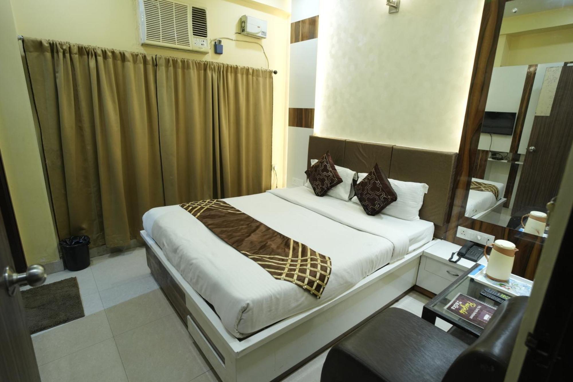 Hotel Rajkamal Near Varanasi Railway Station Exteriör bild