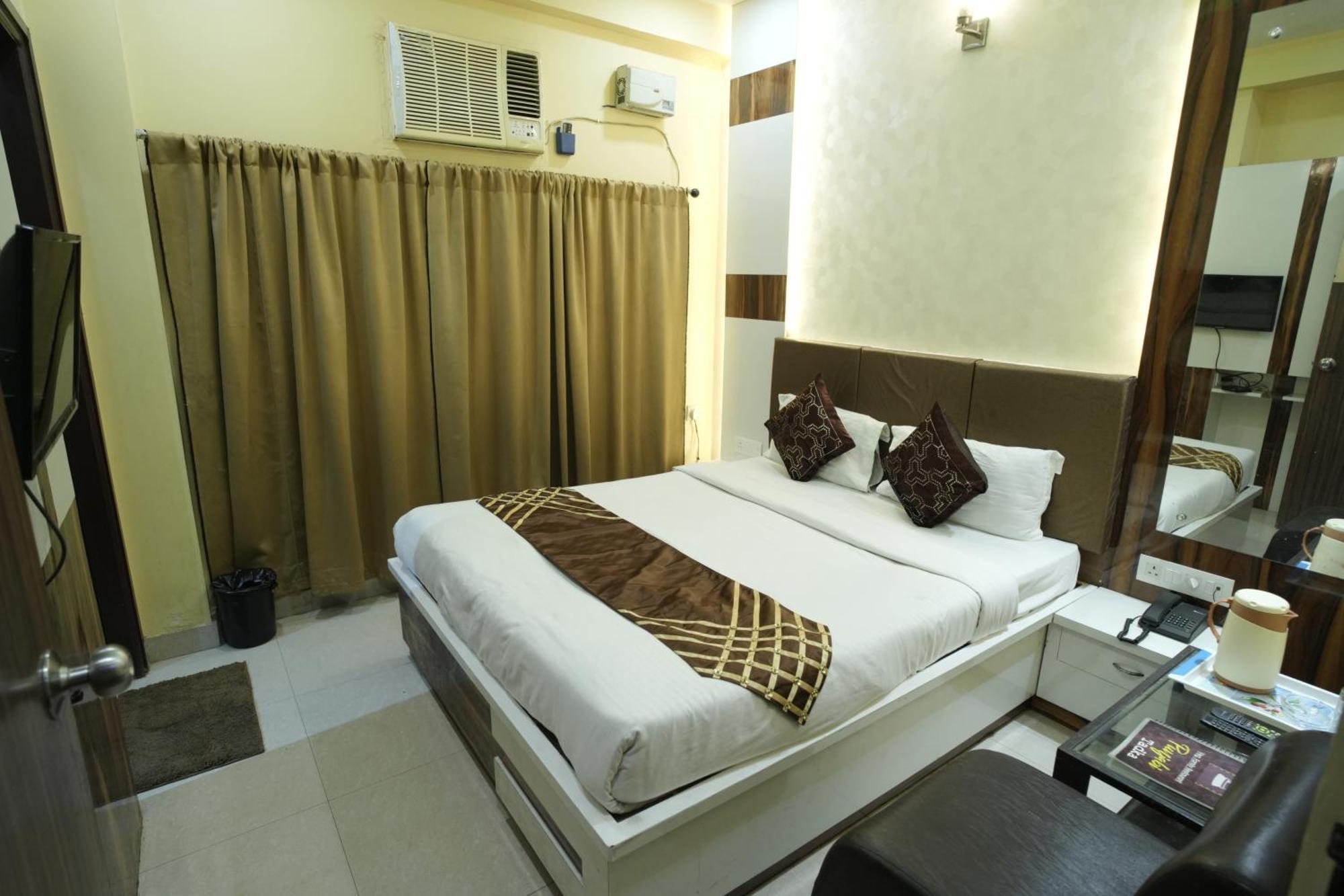 Hotel Rajkamal Near Varanasi Railway Station Exteriör bild