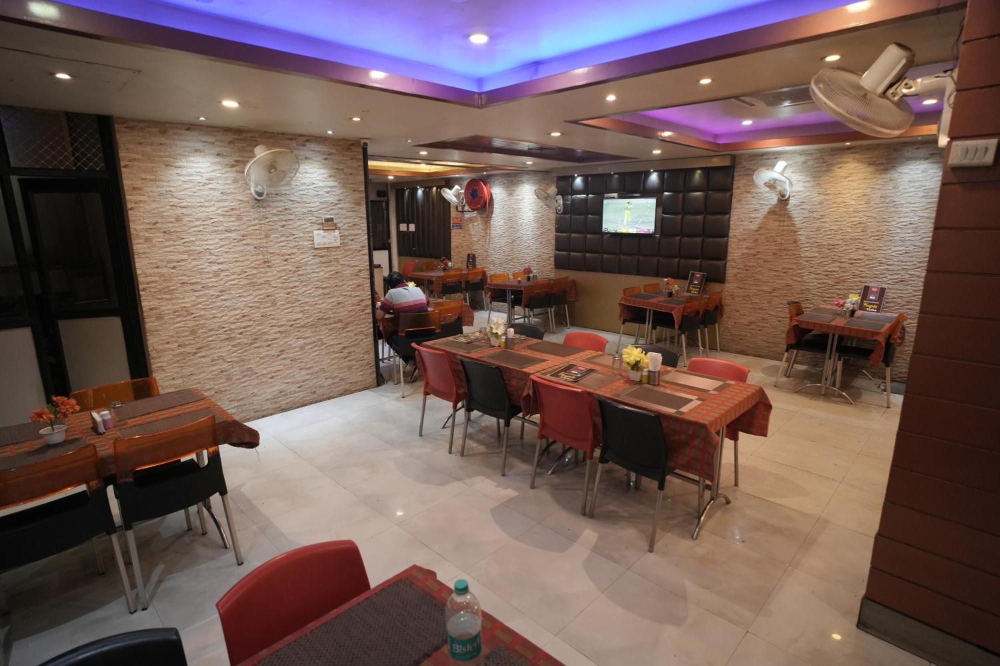 Hotel Rajkamal Near Varanasi Railway Station Exteriör bild
