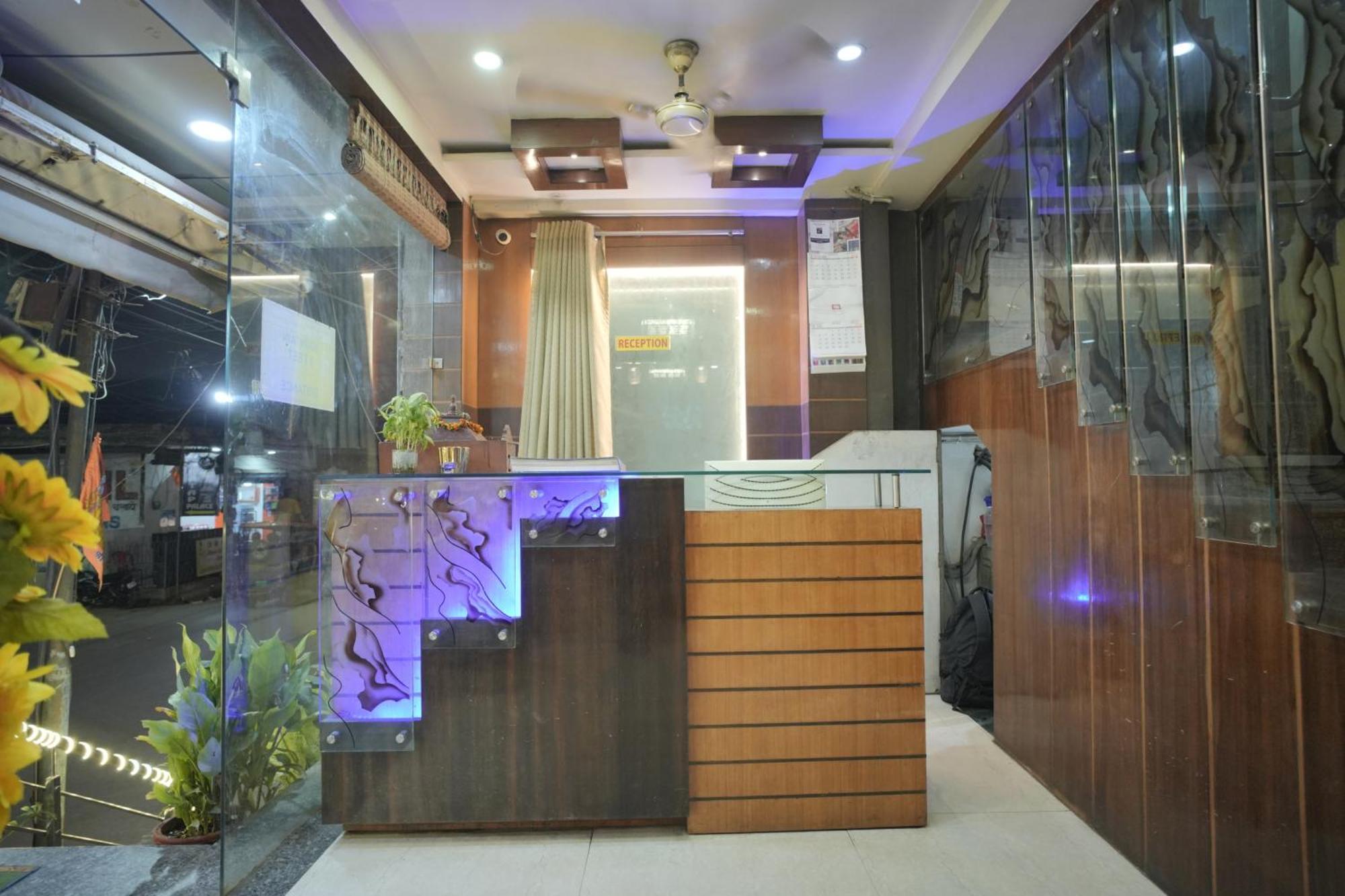 Hotel Rajkamal Near Varanasi Railway Station Exteriör bild